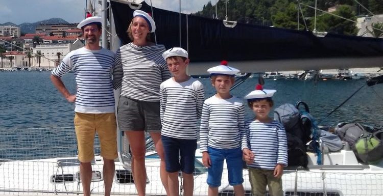 Cette famille a nettoyé les plages jonchées de détritus pendant son périple de 6 mois à travers la Méditerranée