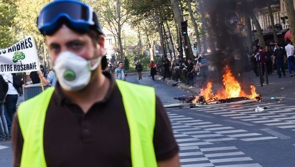 Police fire tear gas and arrest 100 in Paris as yellow vests protest