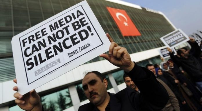 Turkey detains 15 journalists, bans 700 news articles, in August