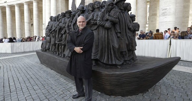 Un monument en bronze en hommage aux migrants inauguré Place Saint-Pierre