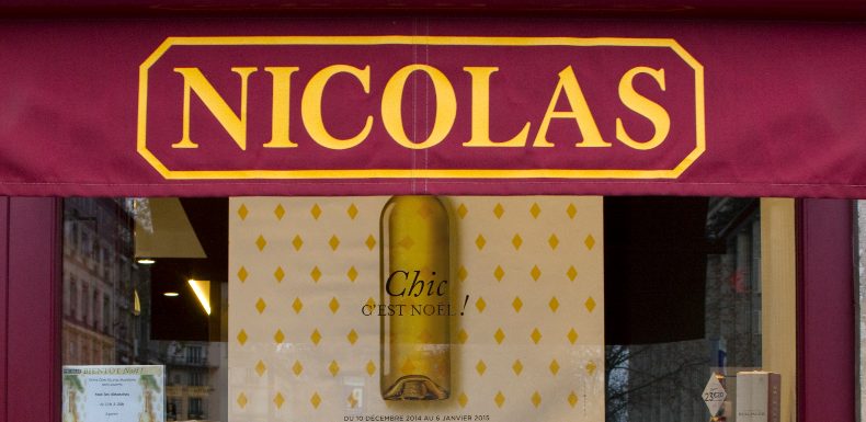Gérer seul un magasin tout l’été : des étudiants attaquent les caves à vin Nicolas pour salariat déguisé