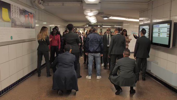 Paris : flashmob des agents de la RATP sur la musique de Maître Gims