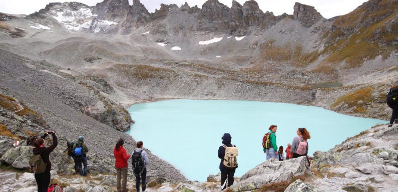 En Suisse, une cérémonie funèbre organisée pour un glacier disparu