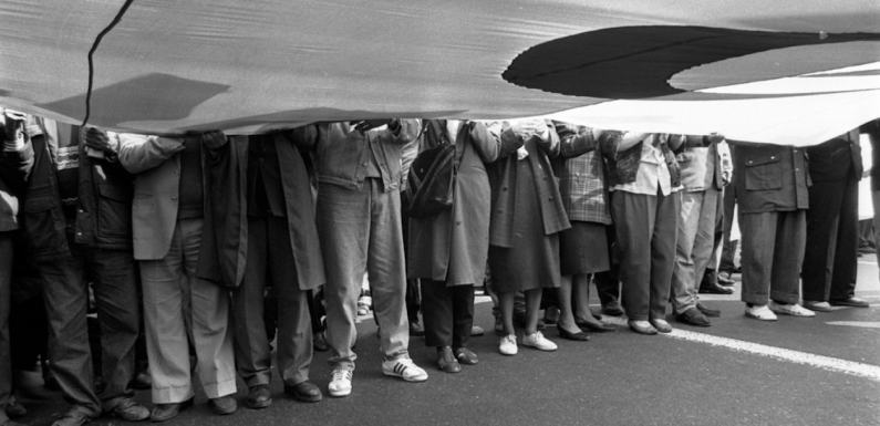 EN IMAGES : Ammar Bouras exhume l’Algérie des années 1990