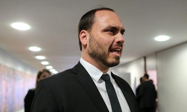 Brésil Un fils de Bolsonaro met en question la démocratie