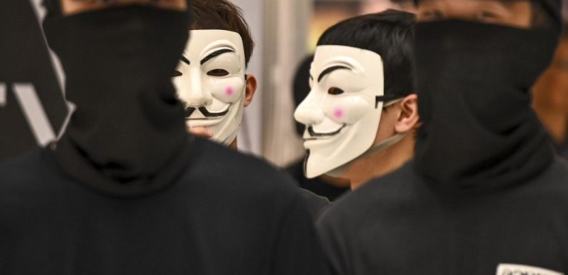 La Chine a interdit l’exportation de vêtements noirs vers Hong Kong