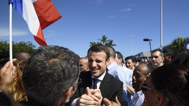 Emmanuel Macron à La Réunion et Mayotte, territoires secoués par des crises sociales en 2018