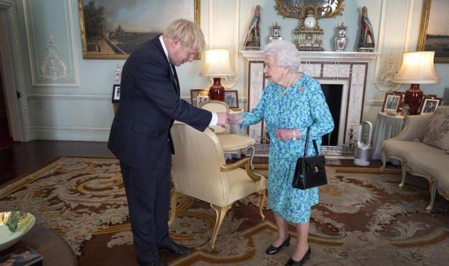 The Queen ‘sought advice on sacking PM’