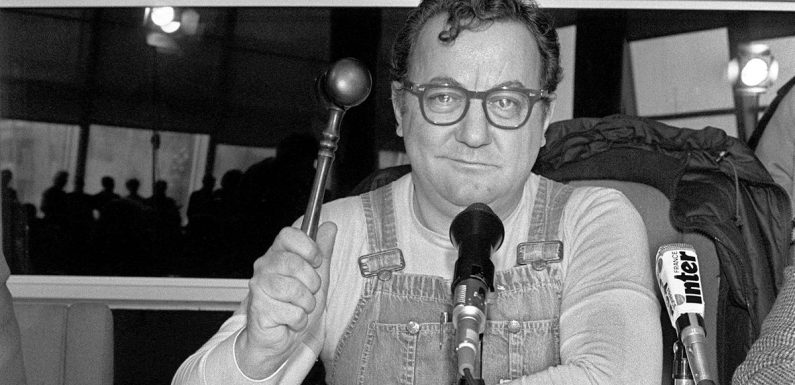 2022 : le pouvoir craint un scénario Coluche