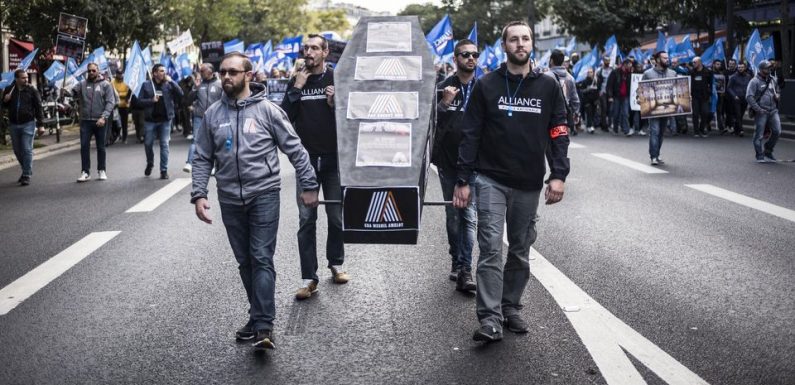 Paris : « Marche de la colère », 27.000 policiers manifestent pour dénoncer leurs conditions de travail. « On vise Macron »