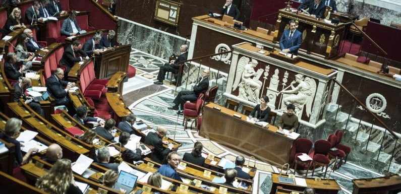 Immigration : le gouvernement a-t-il donné des faux chiffres dans un document aux députés ?