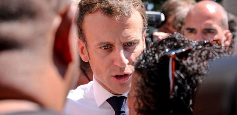 Dans «Valeurs actuelles», Macron chasse (très) à droite