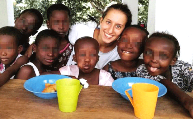 Silvia Romano, la jeune humanitaire italienne enlevée au Kenya en novembre 2018, serait vivante mais aurait été mariée de force en Somalie