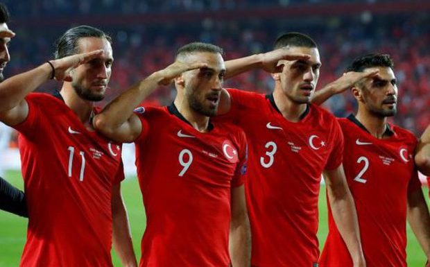Ce salut militaire de joueurs de l’équipe de Turquie va être « examiné » par l’UEFA