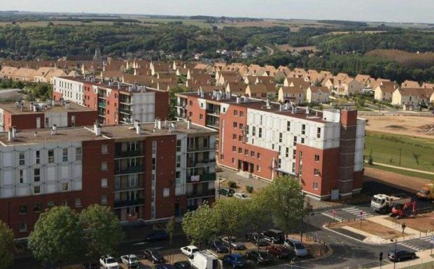 Étampes (91) : deux policiers blessés après une attaque au mortier et un pompier blessé par des jets de pierres