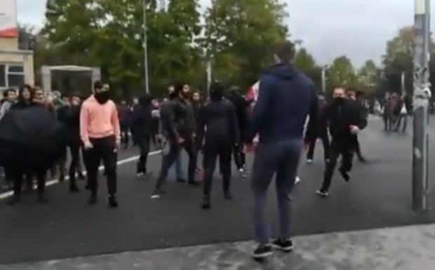 Nanterre : intervention des CRS devant la faculté après l’agression des étudiants de ‘La Cocarde Étudiante’ par des militants d’extrême gauche