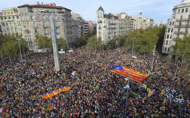 « Grève générale » en Catalogne : plus de 500 000 manifestants indépendantistes dans les rues de Barcelone