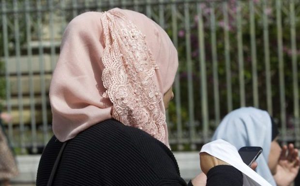 « Le voile est sexiste et obscurantiste » : l’appel de 101 musulman(e)s de France