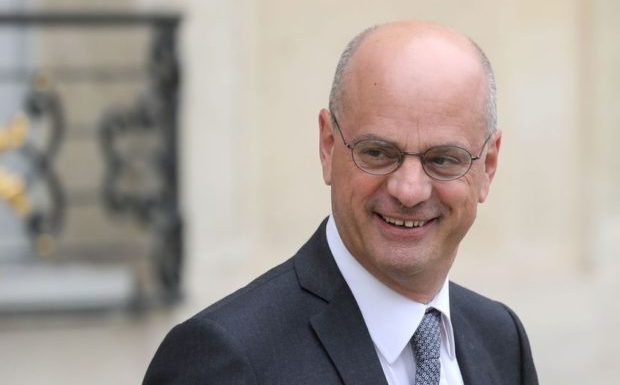 Blanquer en privé à propos de sa phrase sur le voile : « C’était une phrase d’une banalité considérable il y a encore 10 ans, c’est le féminisme de tout un chacun, et aujourd’hui ça devient une phrase fasciste. »