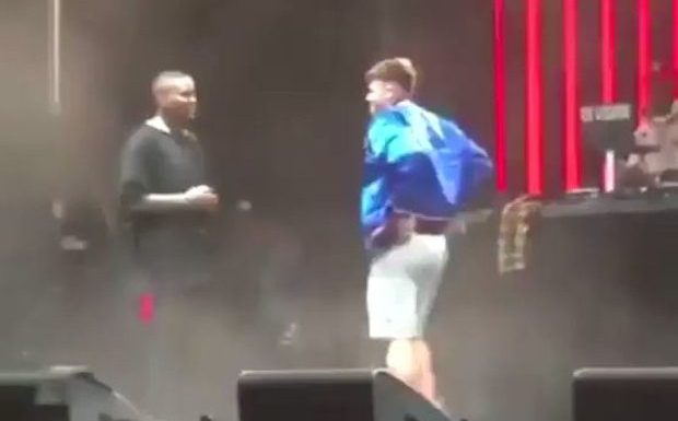 Le rappeur YG vire un spectateur de son concert après qu’il ait refusé d’insulter Donald Trump