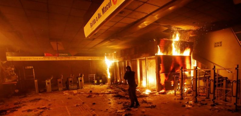 Chili : état d’urgence après de violentes manifestations à Santiago contre l’augmentation des tickets de métro
