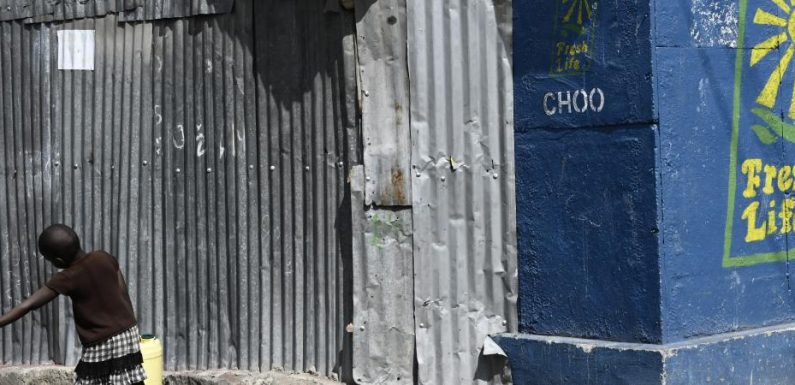 Dans les bidonvilles de Nairobi, au Kenya, des toilettes sèches publiques assurent l’hygiène de la population