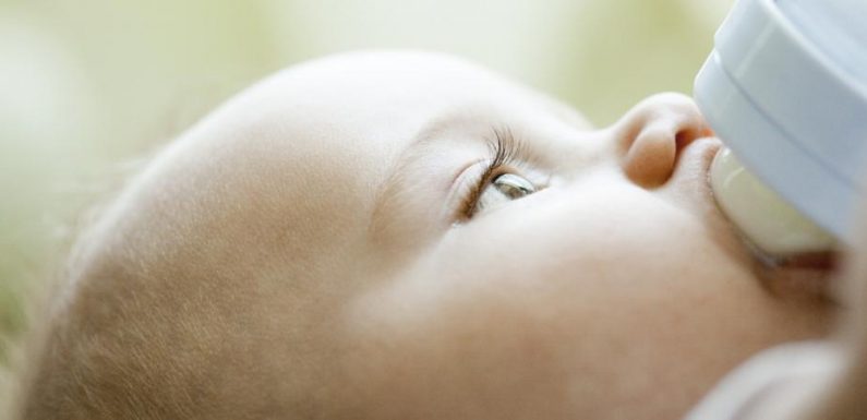 L’ONG Foodwatch demande le « rappel immédiat » de laits pour bébés qui contiennent des « huiles minérales toxiques »