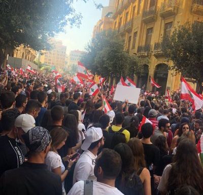 « Révolution ! Révolution ! » : à Beyrouth, la mobilisation est massive