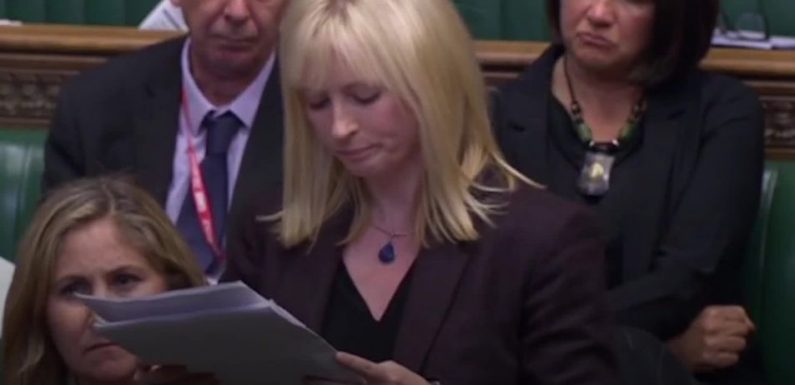 Le témoignage d’une députée britannique sur les violences conjugales bouleverse le Parlement