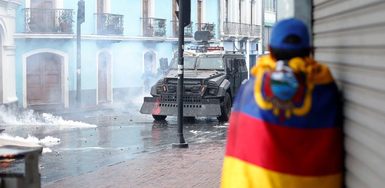Equateur : après avoir appliqué les plans du FMI, Moreno décrète l’état d’urgence face aux blocages