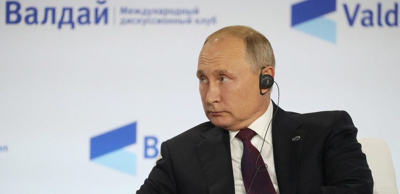 Pour contrer l’Etat profond, Poutine conseille à Macron de mettre de l’ordre dans son administration