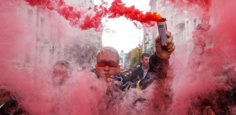 Ukraine : manifestation contre une autonomie accrue des territoires séparatistes pro-russes