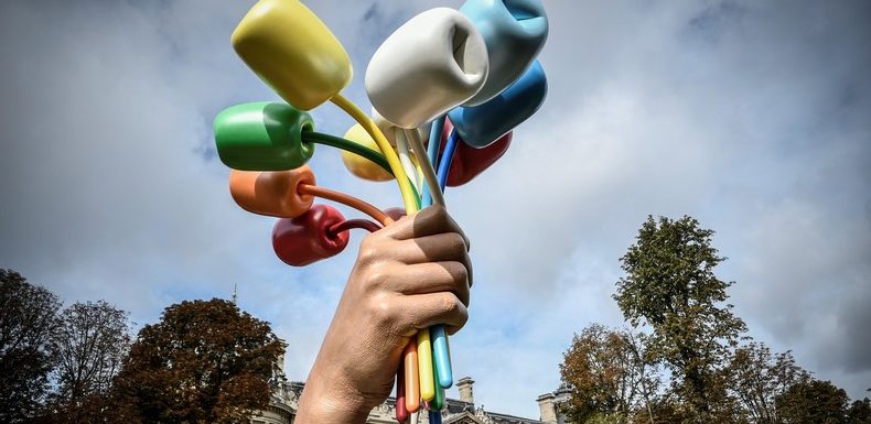 Les tulipes de Koons, des «anus colorés» ? La sculpture inaugurée par Anne Hidalgo fait polémique