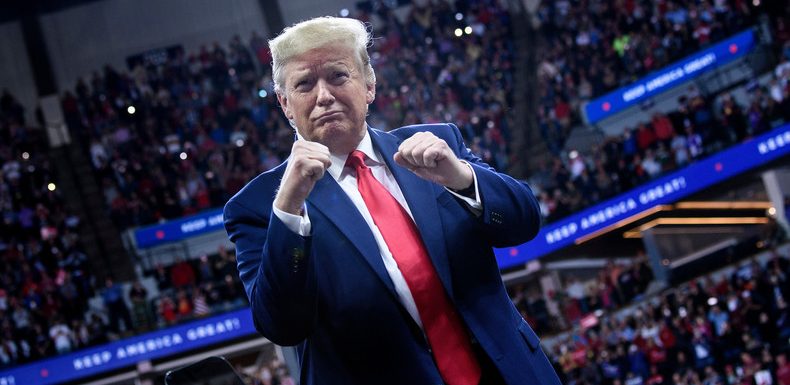Lors d’un meeting, Donald Trump qualifie Joe Biden de «lèche-cul» de Barack Obama (VIDEO)