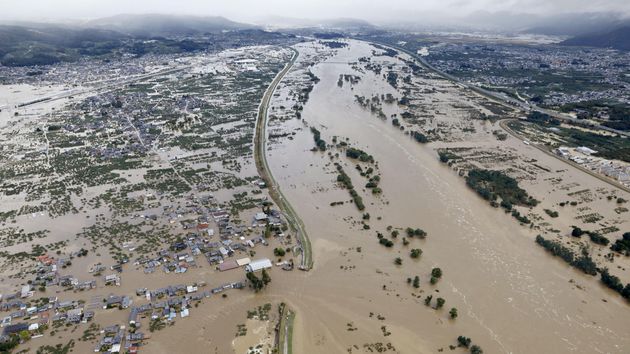 Le typhon Hagibis déferle sur le Japon, au moins 11 morts