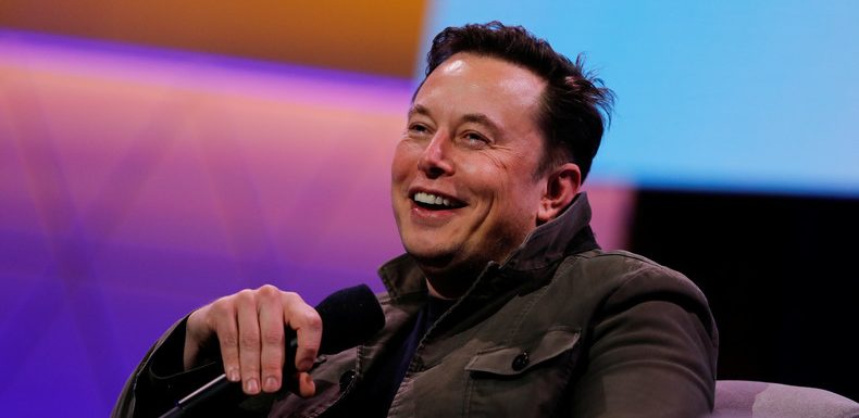 Invité à participer à un forum régional en Russie via un panneau publicitaire, Elon Musk accepte