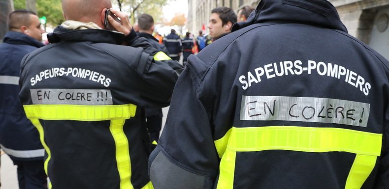 Manifestation des pompiers à Paris : hospitalisé, un pompier adjudant-chef risque de perdre son œil