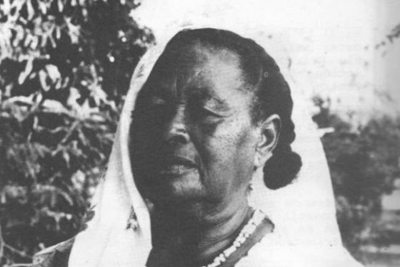 Zéna M’déré, la chatouilleuse à qui Macron va rendre hommage à Mayotte
