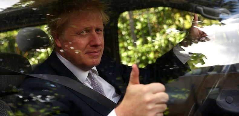 Nouvel imbroglio sur le Brexit : le Royaume-Uni demande un report à l’UE, Boris Johnson s’y refuse