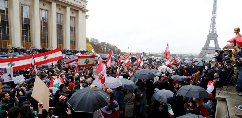 Rassemblement à Paris en soutien au mouvement de contestation au Liban (VIDEO)