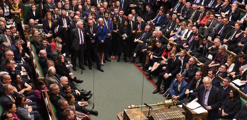 Les députés britanniques valident l’accord de Johnson avec l’UE… mais veulent un report du Brexit
