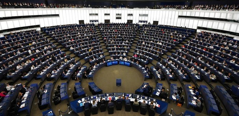 Le Parlement européen rejette une résolution favorable au sauvetage et à l’accueil des migrants