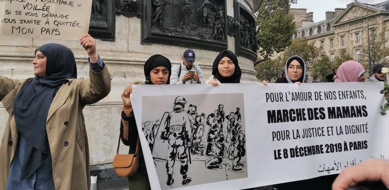 Polémique sur le voile islamique : à la Réunion, Emmanuel Macron se positionne sur la question