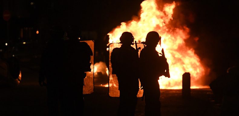 Un homme blessé à l’œil dans des heurts avec la police à Mantes-la-Jolie (VIDEOS)