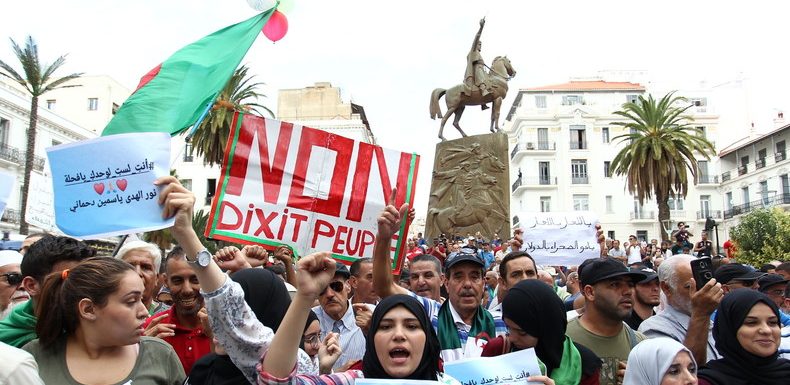 Algérie : la rue rejette l’élection à la veille de la clôture des dossiers pour la présidentielle