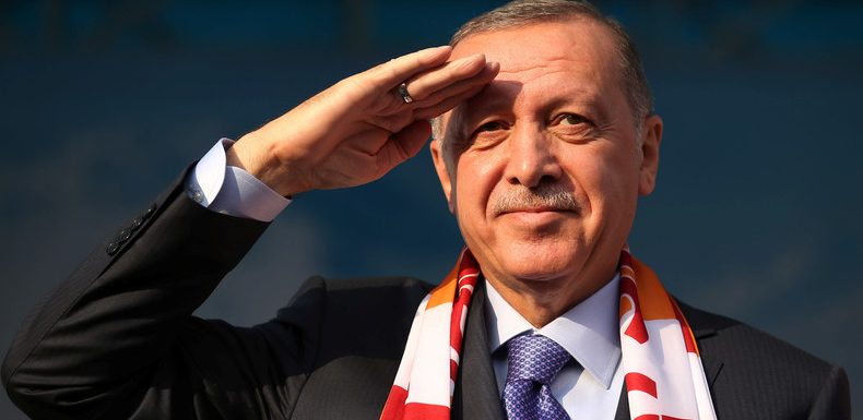 Le Point qualifie Recep Erdogan d’«éradicateur», le président turc porte plainte contre le magazine