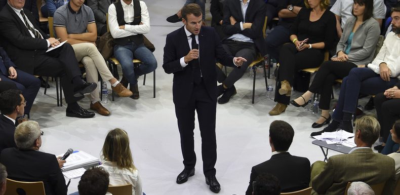 Réforme des retraites : Emmanuel Macron prévient qu’il ne montrera «aucune forme de faiblesse»