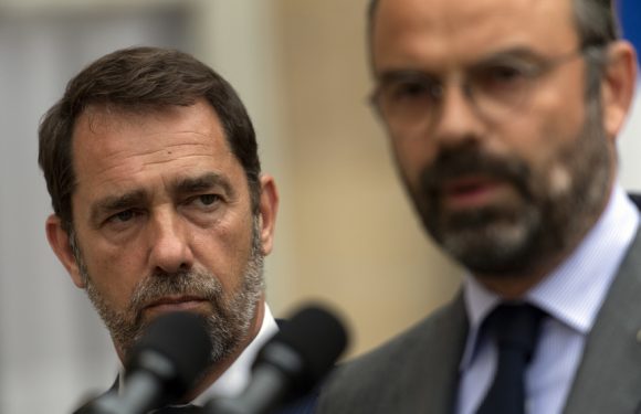 Les infos de 7h – Attaque de la préfecture : Castaner dans la tourmente, Philippe dit sa « confiance »