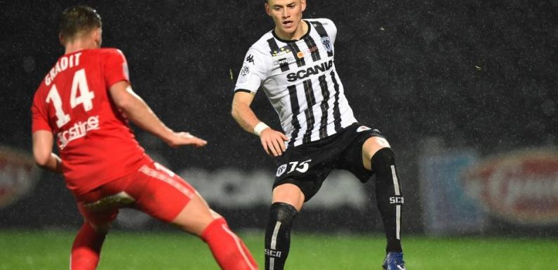 PSG-Angers : « Non, ce n’est pas surprenant de nous voir en haut de l’affiche », estime l’Angevin Pierrick Capelle