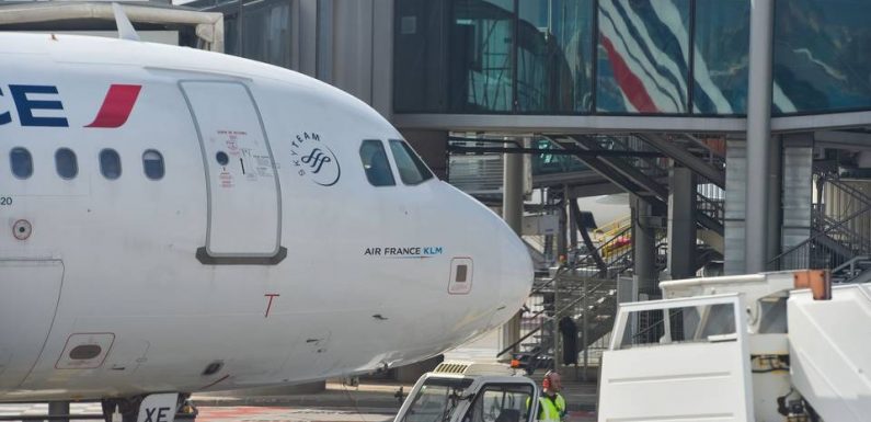 Mineurs isolés : Aïcha, 4 ans, retenue trois jours, seule, en zone d’attente à Orly